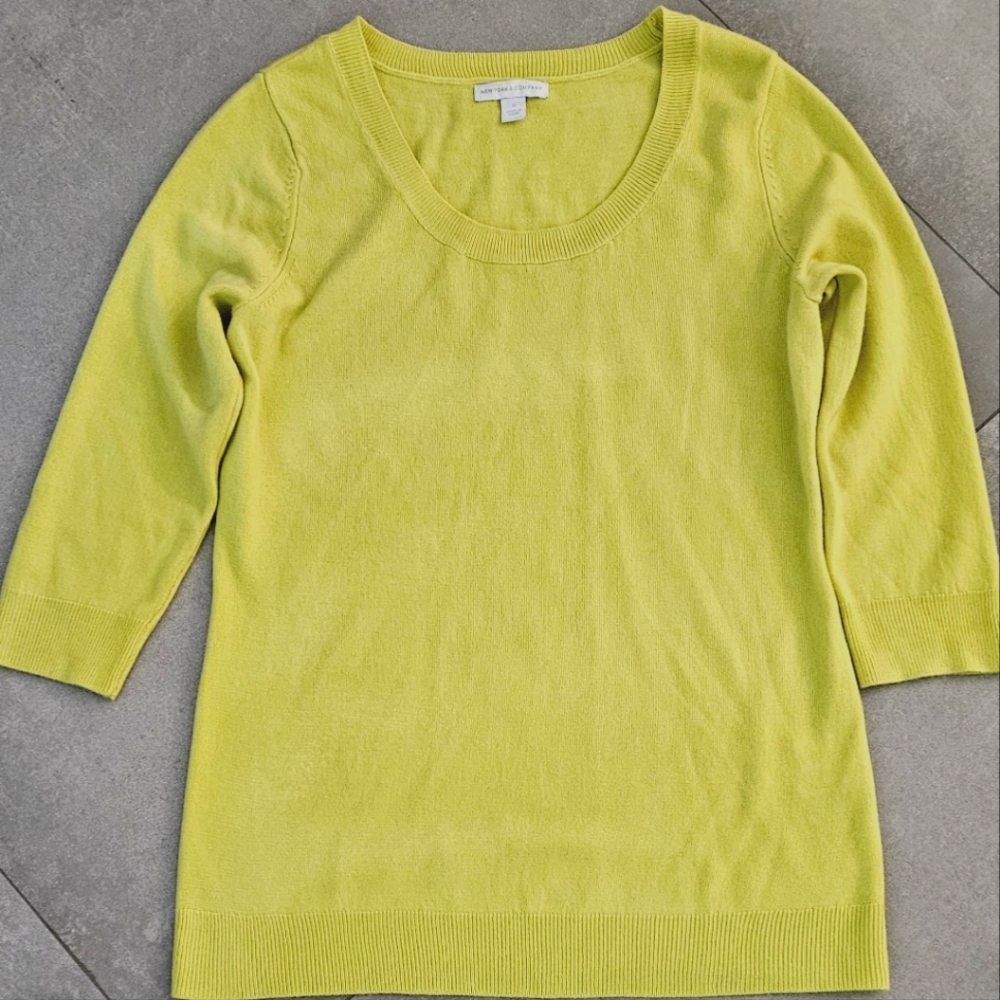 New York & Co Sweater M